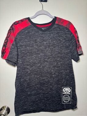 Echo Men's Charcoal Heather V‑Neck Tee with Red Camo Shoulder Panels